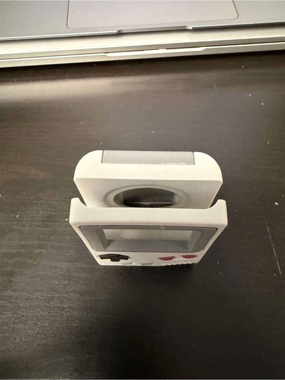 Retro Handheld Game-Inspired Apppe Watch Charger Holder